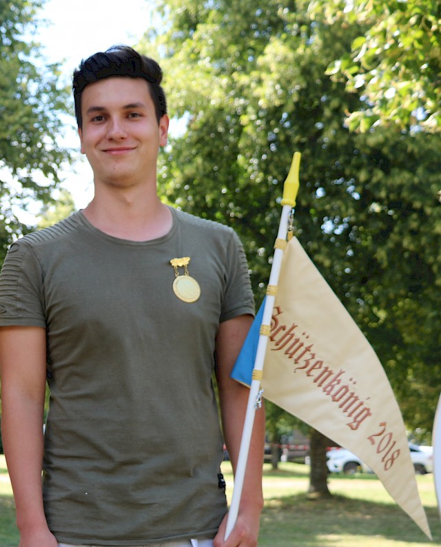 Der stolze Schützenkönig Alessandro Scheffold