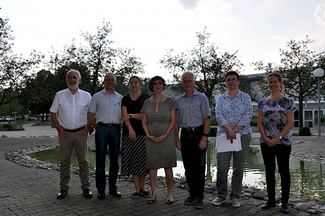 von links Manfred Steinhauser, Dr. Dieter Grässle, Caroline Grässle, Beate Dold-Müller, Klaus-Dieter Bettinger, Olga Koch und Laura Briel